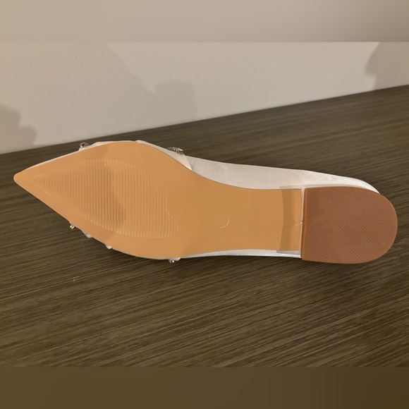 NWT White Satin Bridal Flats - Picture 4 of 5